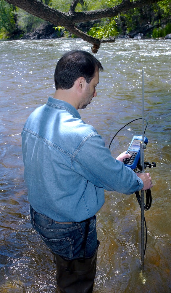 Optional wading rod for easy profiling with Hach FH950