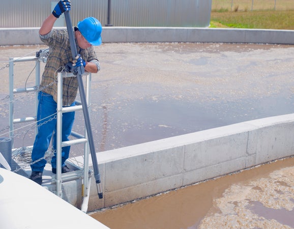 Pole Mounted DO Probe Using Luminescent Technology in Wastewater Aeration Basin