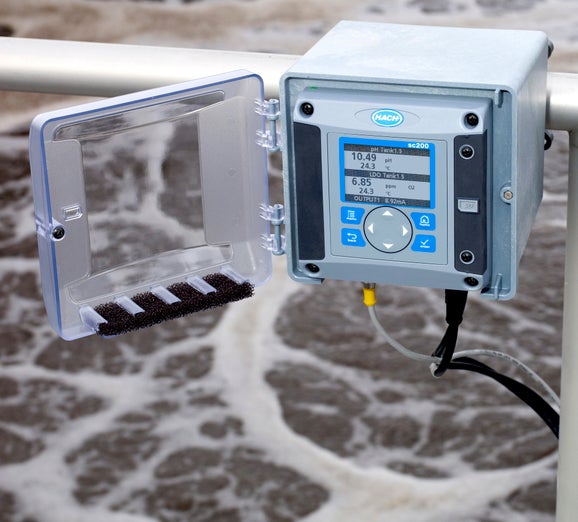 SC200 Universal Controller: 100-240 V AC with one digital sensor input, HART and two 4-20mA outputs